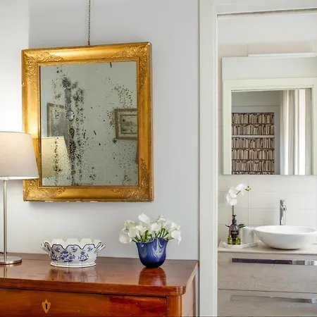 Apartment Miracoli With View On The Canal R&r Venice