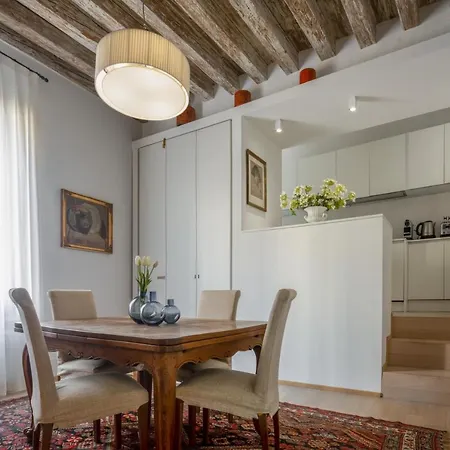 Apartment Miracoli With View On The Canal R&r Venedig