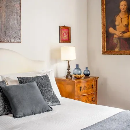 Apartment Miracoli With View On The Canal R&r Venedig