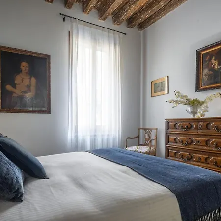 Apartment Miracoli With View On The Canal R&r Venedig